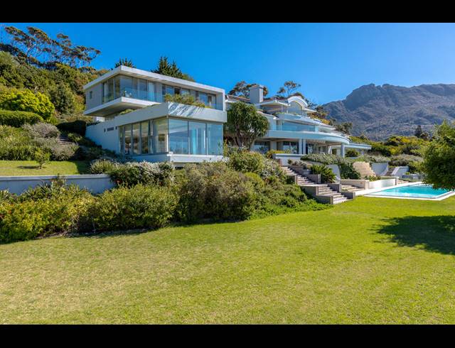 7 BEDROOM FREESTANDING TO LET IN CONSTANTIA